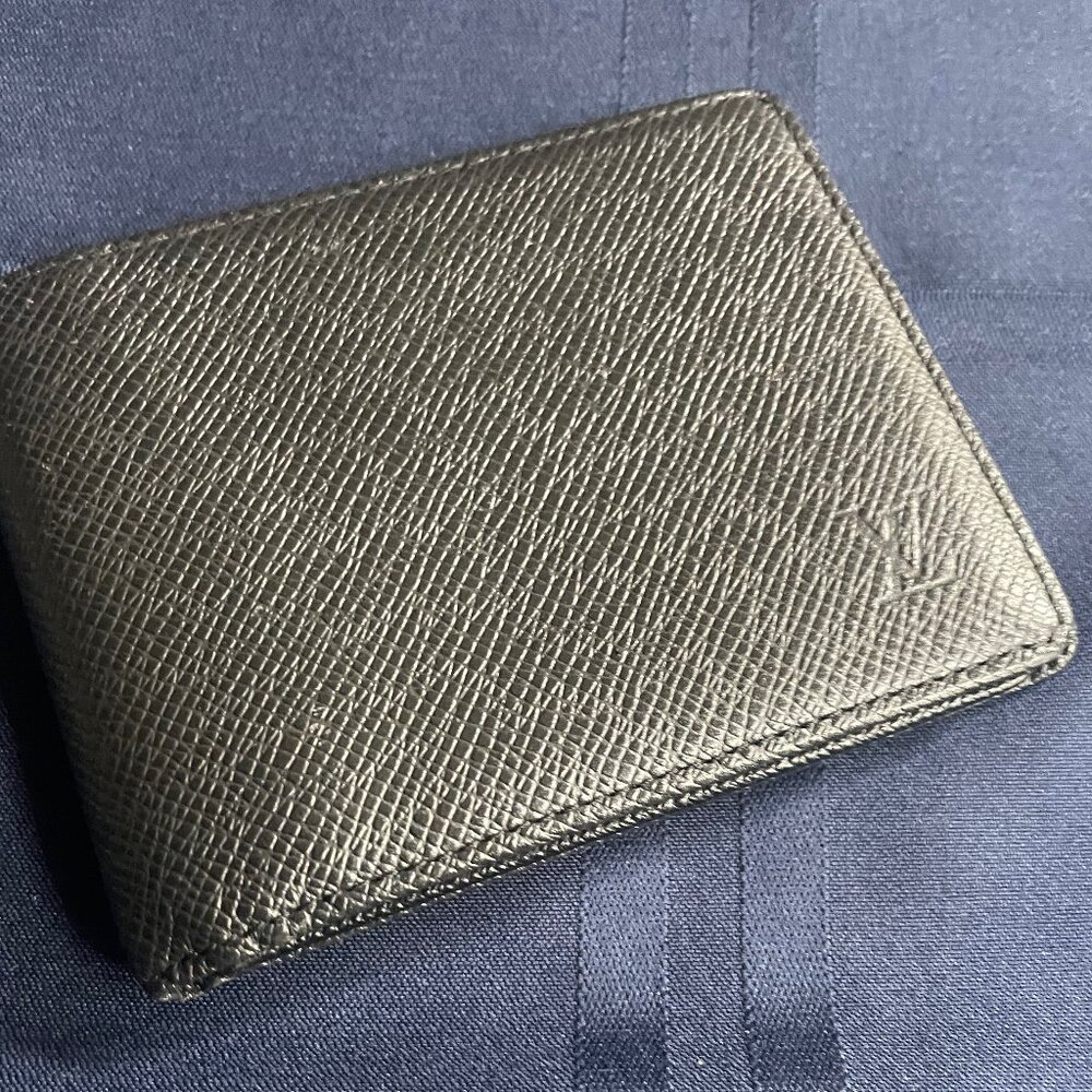 Louis Vuitton Men's Taiga Multiple Wallet